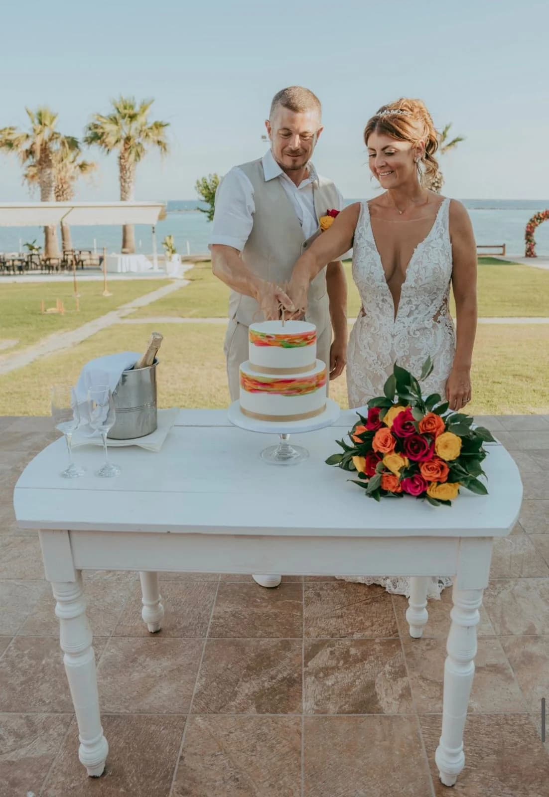 Couple during a ceremony at Atlantida