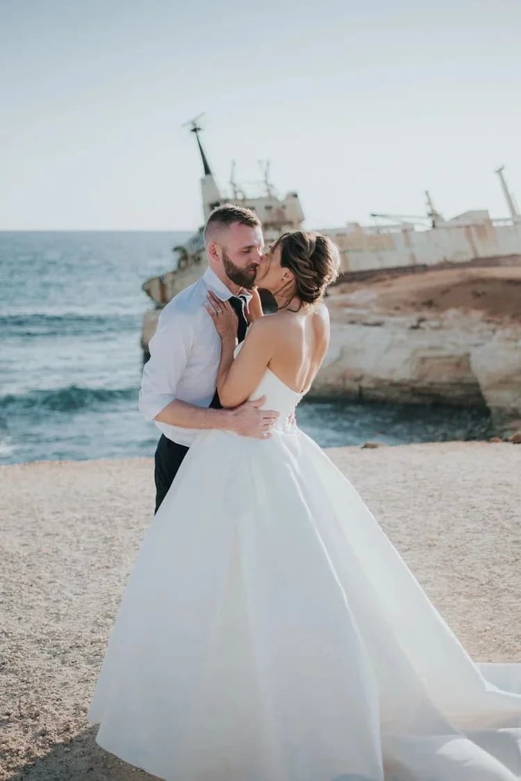 Couple beside the sea at Shipwreck